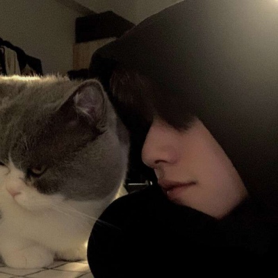 心中隐藏着悲伤的伤感男生头像大全帅气