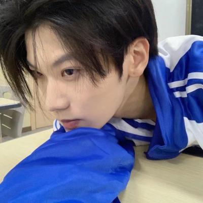 特别有气质又颜值很高的男生头像图片大全霸气